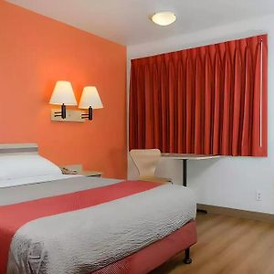 Super 8 By Wyndham Turlock